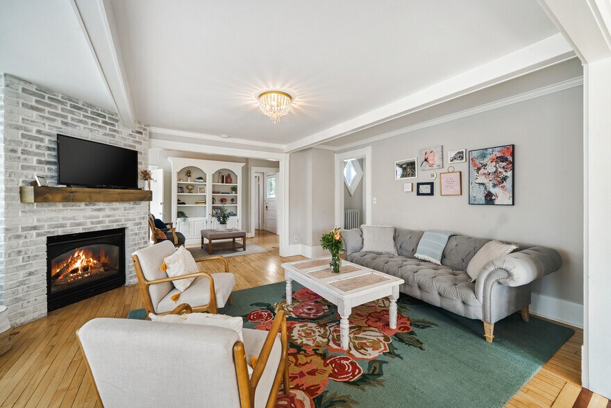 More Photos Of 371 Water St, Excelsior Hospitality For Sale