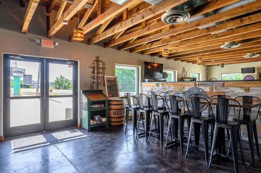 More Photos Of 1721 S Armstrong Ave, Denison Restaurant For Sale