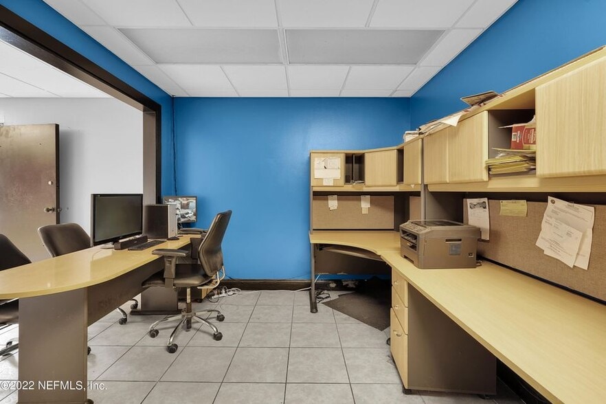 More Photos Of 4104 St Augustine Rd, Jacksonville Light Distribution For Sale