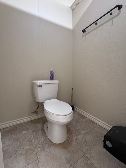 More Photos Of 4200 42nd St, Dickinson Freestanding For Sale