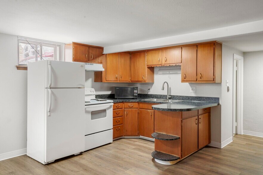More Photos Of 1600-1604 Garland St, Lakewood Apartments For Sale