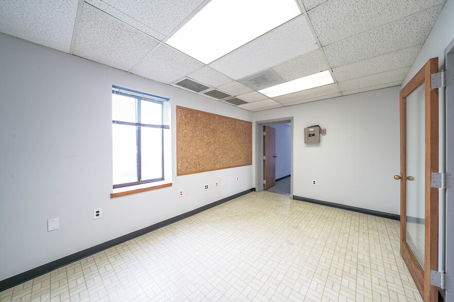 More Photos Of 8023 Malcolm Rd, Clinton Medical For Lease