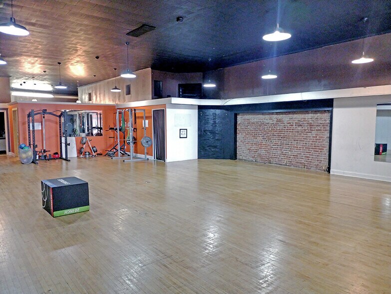 More Photos Of 126 E Main St, West Frankfort Restaurant For Sale