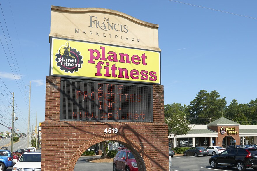 More Photos Of 4519 Woodruff Rd, Columbus General Retail For Lease