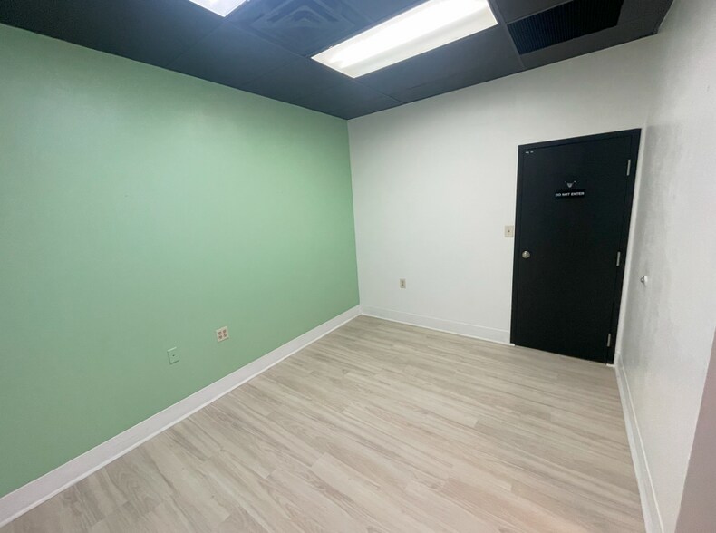 More Photos Of 6320 Rucker Rd, Indianapolis Office For Lease