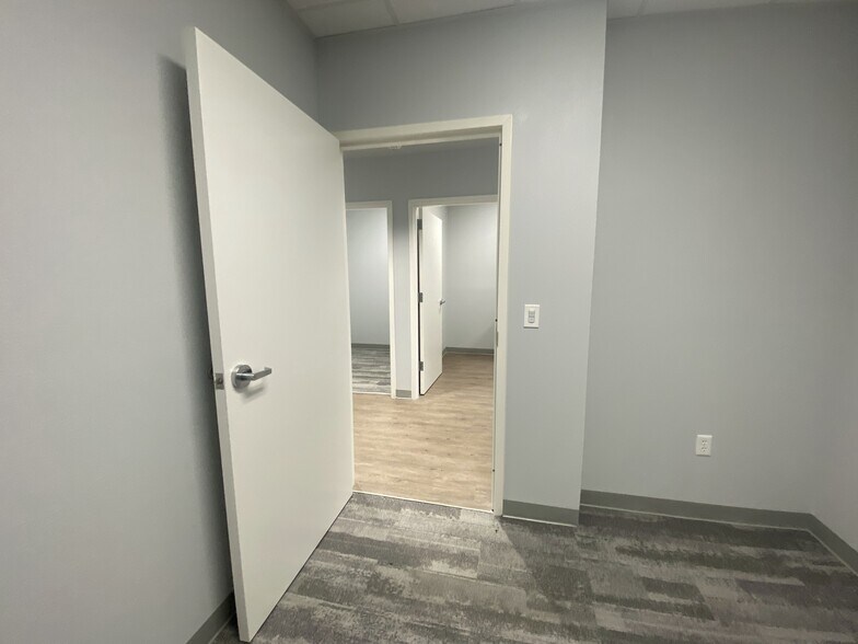 More Photos Of 1890 N Stonebridge Dr, McKinney Medical For Sale