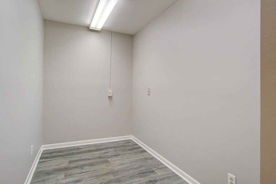 More Photos Of 137 Cedar Dr, Saint Stephen Office For Sale