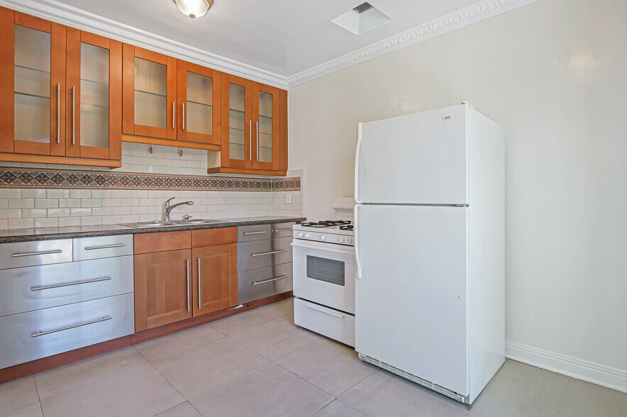 More Photos Of 1074 S Genesee Ave, Los Angeles Apartments For Sale