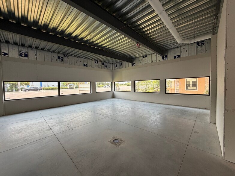 More Photos Of 13811 Metropolis Ave, Fort Myers Office For Sale