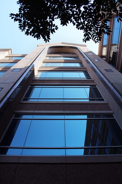 More Photos Of 909 Hidden Ridge Dr, Irving Office For Lease