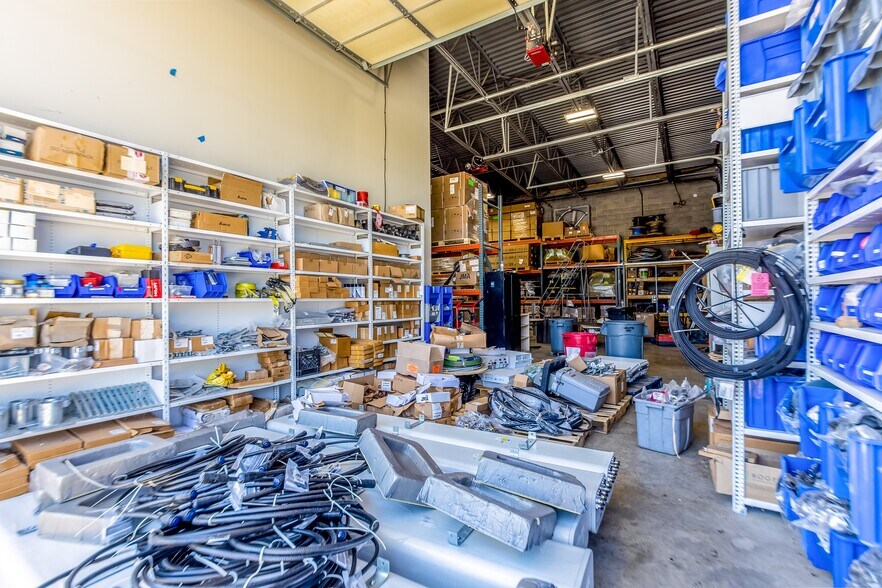 More Photos Of 109 Diversified Dr, Villa Ridge Service For Lease