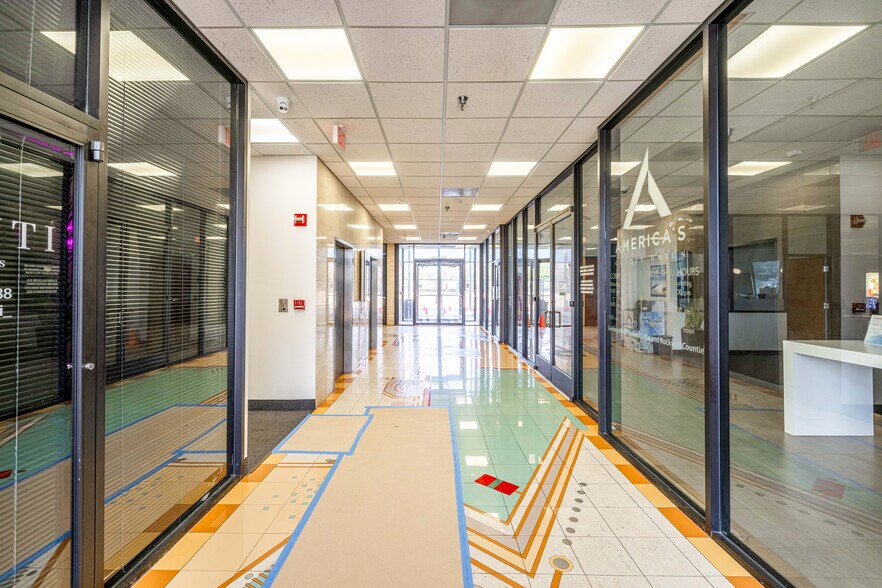 More Photos Of 3200 W Pleasant Run Rd, Lancaster General Retail For Lease