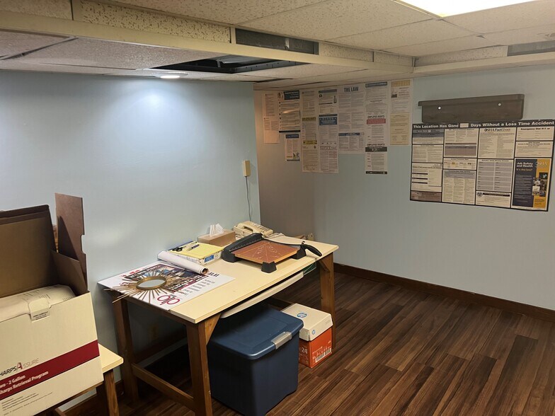 More Photos Of 1012 W Fairchild St, Danville Office For Sale