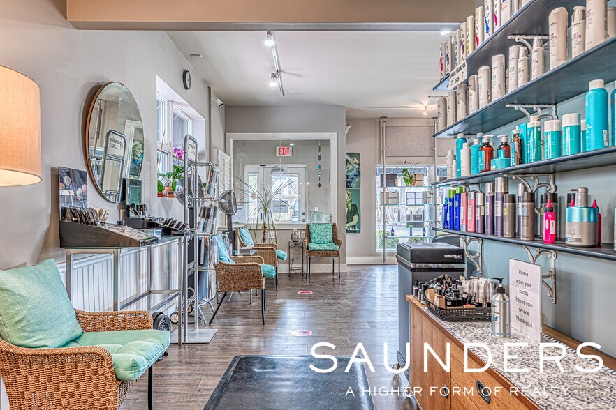 More Photos Of 19 Corwith Ave, Bridgehampton Storefront For Sale