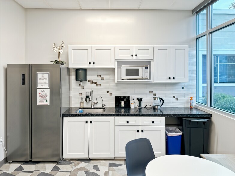 More Photos Of 980 W 6th St, Ontario Coworking Space