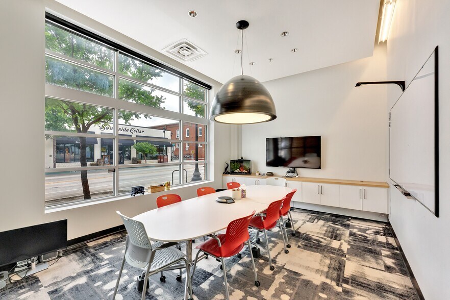 More Photos Of 122 S Main St, Fort Worth Office For Sale