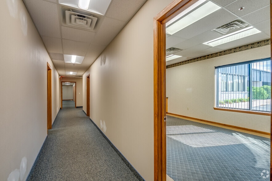 More Photos Of 2390 Industrial Dr, Neenah Warehouse For Sale