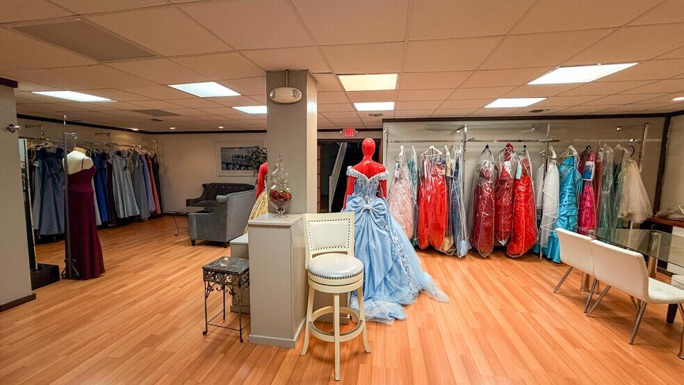 More Photos Of 216 Jericho Tpke, Floral Park Storefront Retail Office For Lease
