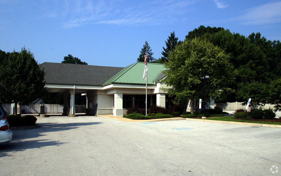 More Photos Of 414 W Lancaster Ave, Devon Bank For Lease