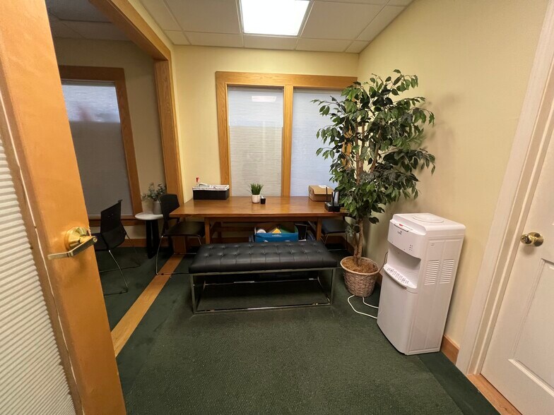 More Photos Of 1060 Osgood St, North Andover Storefront Retail Office For Lease