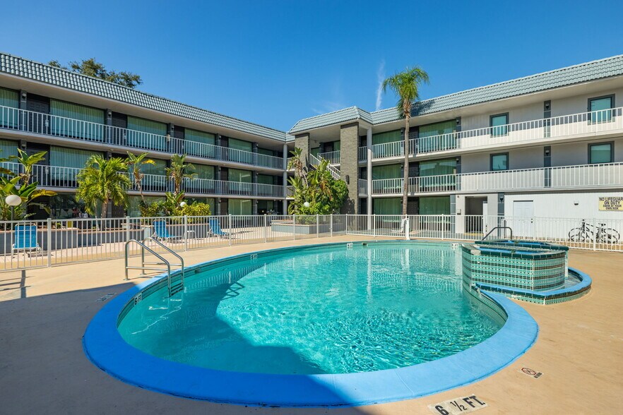 More Photos Of 1400 34th St N, Saint Petersburg Hotel For Sale