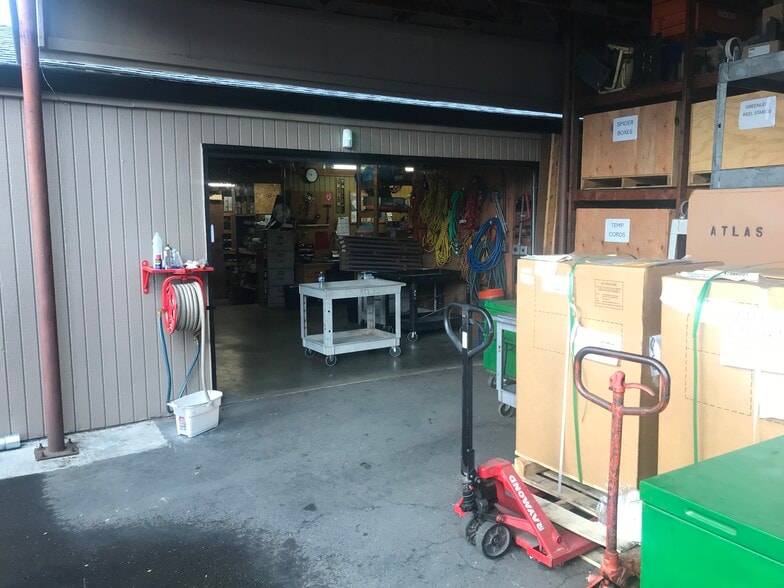 More Photos Of 4403 SE Roethe Rd, Milwaukie Industrial For Sale