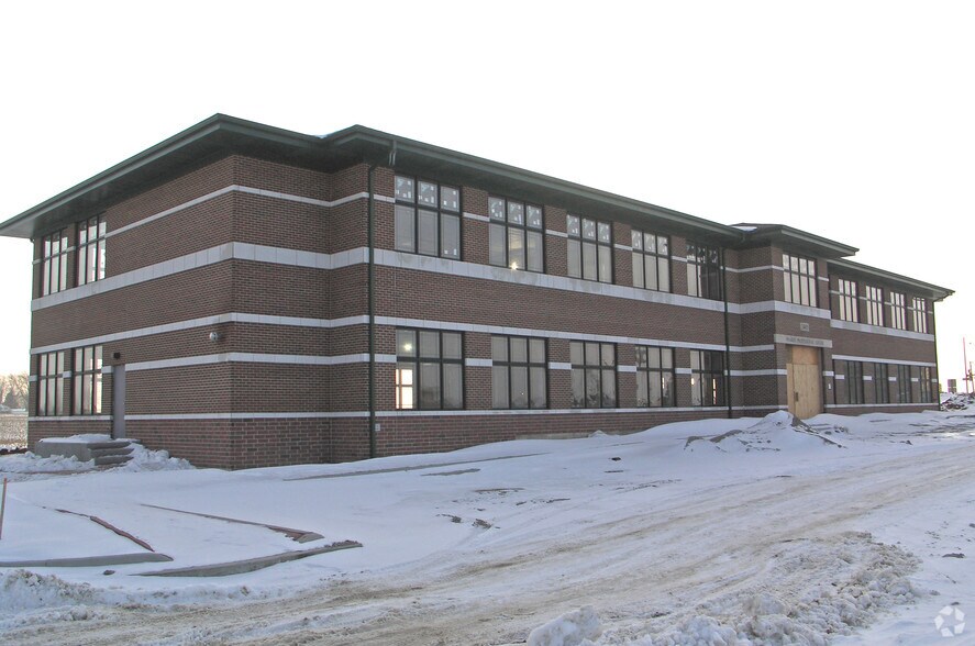 More Photos Of 2405 Harnish Dr, Algonquin Office For Lease
