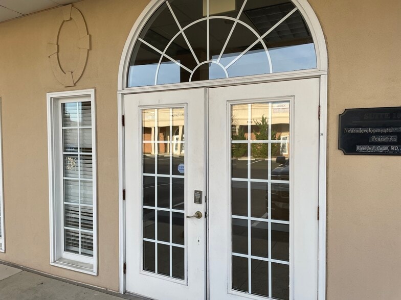 More Photos Of 6131 Shallowford Rd, Chattanooga Office For Sale