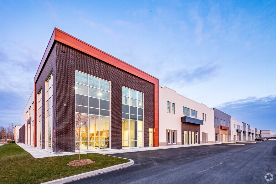 More Photos Of 156 Av D'Iberia, Candiac Industrial For Lease