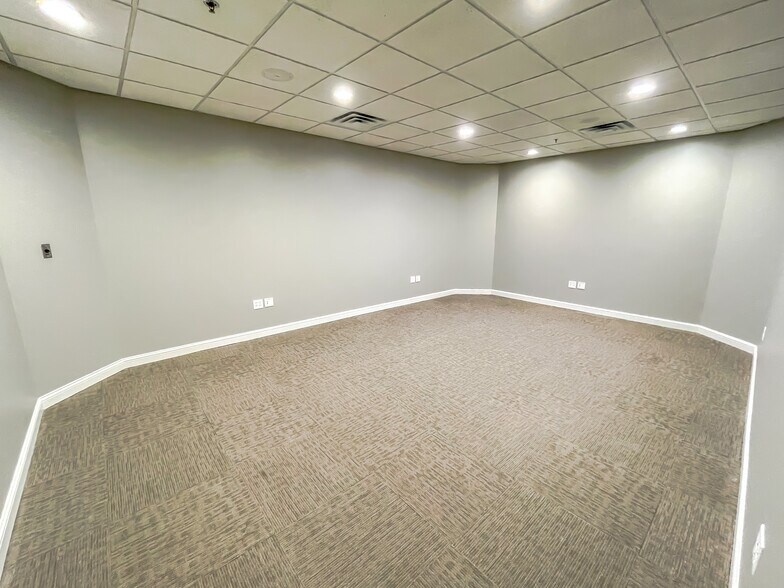 More Photos Of 123 N Main St, Crown Point Coworking Space