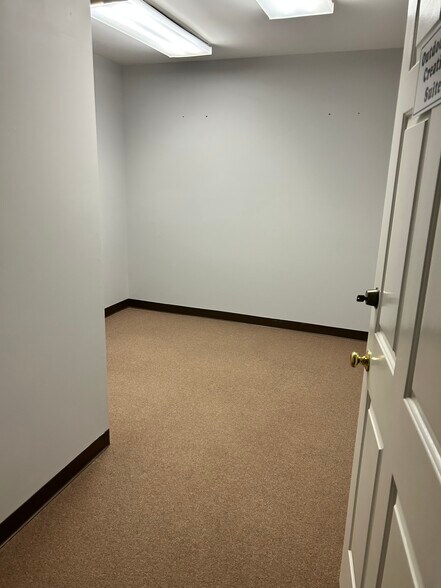 More Photos Of 13700-13702 Village Mill Dr, Midlothian Office For Lease