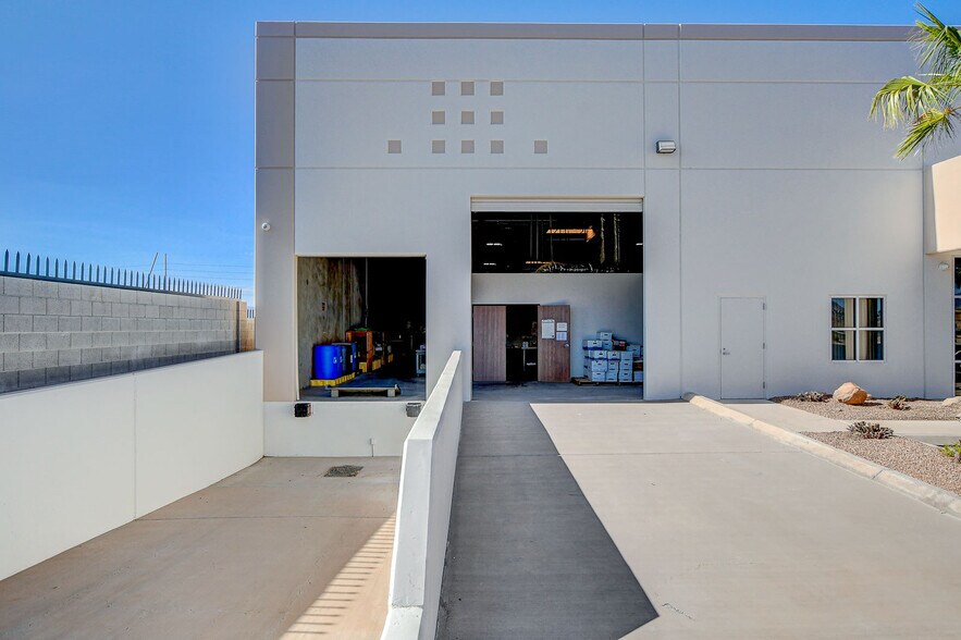 More Photos Of 200 Sunpac Ave, Henderson Warehouse For Sale