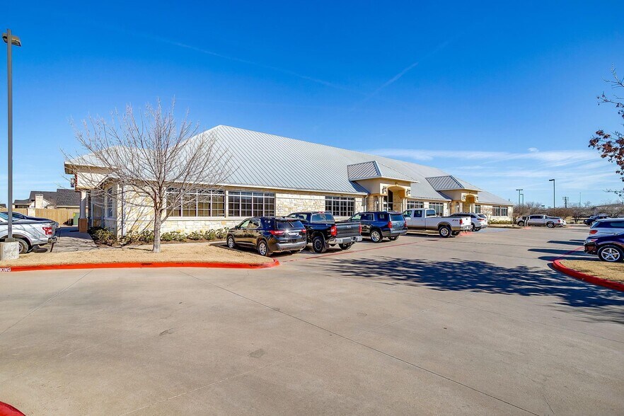 More Photos Of 1200 Crawford Ave, Granbury Medical For Lease