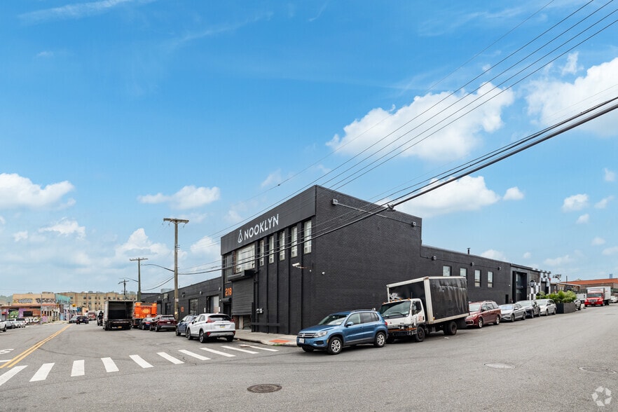 More Photos Of 555 Johnson Ave, Brooklyn Unknown For Lease