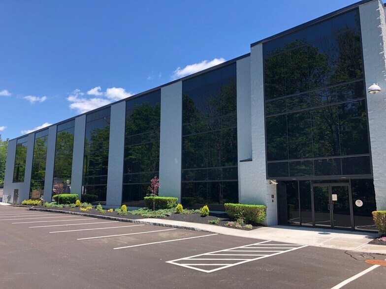 More Photos Of 4 Northeastern Blvd, Salem Office For Lease
