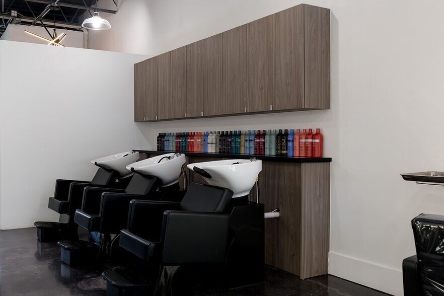 More Photos Of 3325-3327 NE 32nd St, Fort Lauderdale Storefront Retail Office For Sale