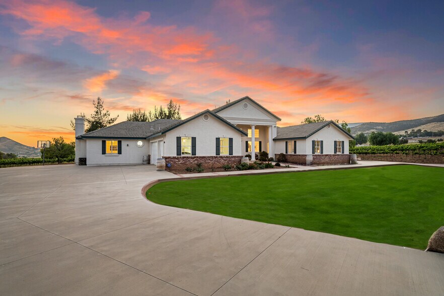 More Photos Of 9640 Sierra Hwy, Agua Dulce Winery Vineyard For Sale