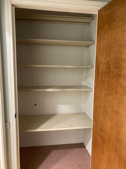 More Photos Of 18 W Gibson St, Hartwell Medical For Sale