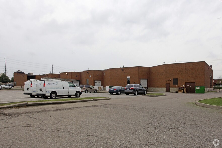 More Photos Of 1011 Eglinton Ave E, Mississauga Warehouse For Lease