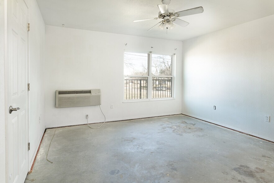 More Photos Of 104 E 5th St, Brady Office Residential For Sale