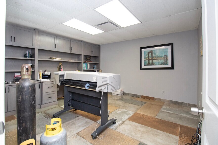 More Photos Of 1401 Guatemozin St, Laredo Warehouse For Sale