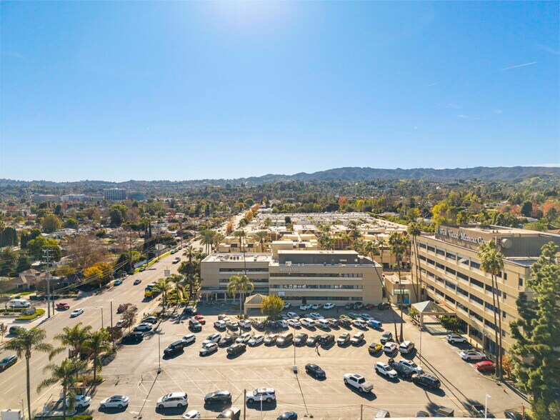 More Photos Of 5353-5363 Balboa Blvd, Encino Medical For Lease