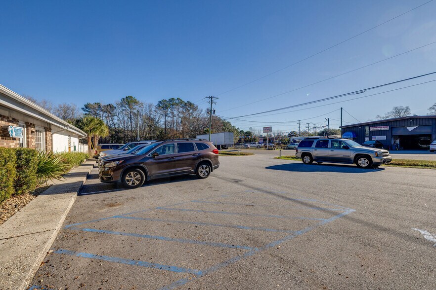 More Photos Of 5617 Dorchester Rd, North Charleston Veterinarian Kennel For Lease