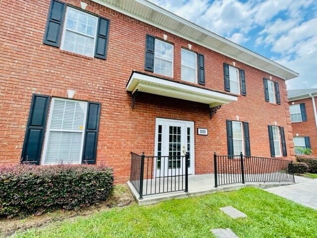 More Photos Of 200 Commercial Ct, Savannah Office For Lease