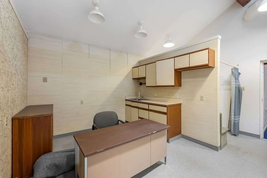 More Photos Of 412 E River St, Elyria Office For Sale