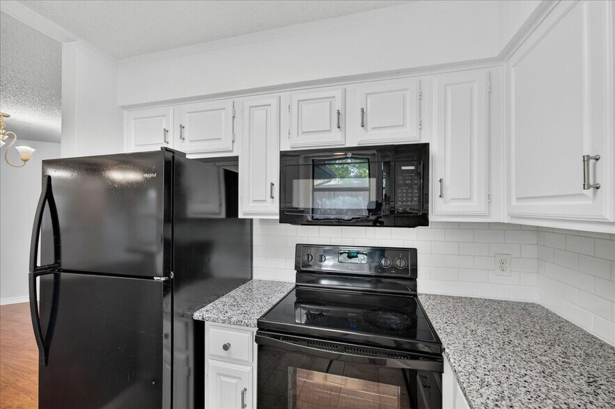 More Photos Of 210-212 Saint Marys Pl, Rockwall Apartments For Sale