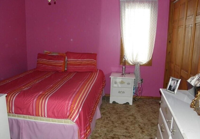 More Photos Of 158 Lake St, Hamburg General Retail For Sale