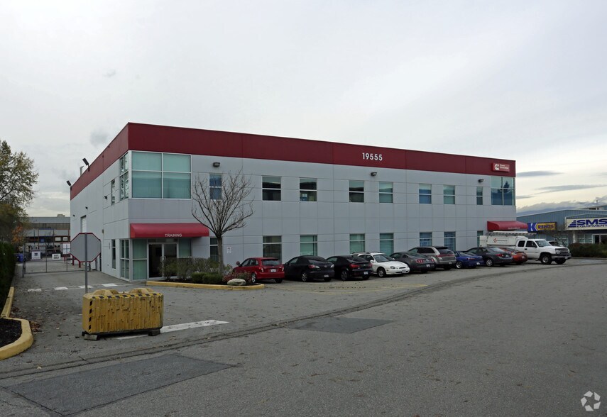 More Photos Of 19555 96th Ave, Surrey Showroom For Lease