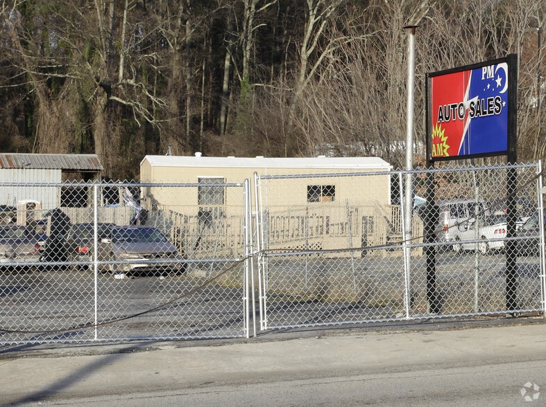 More Photos Of 2263 SW Metropolitan Pky, Atlanta Auto Dealership For Lease