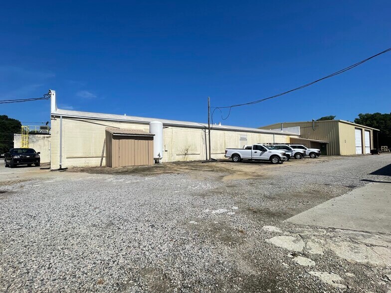 More Photos Of 3209 S Church St, Rocky Mount Warehouse For Lease